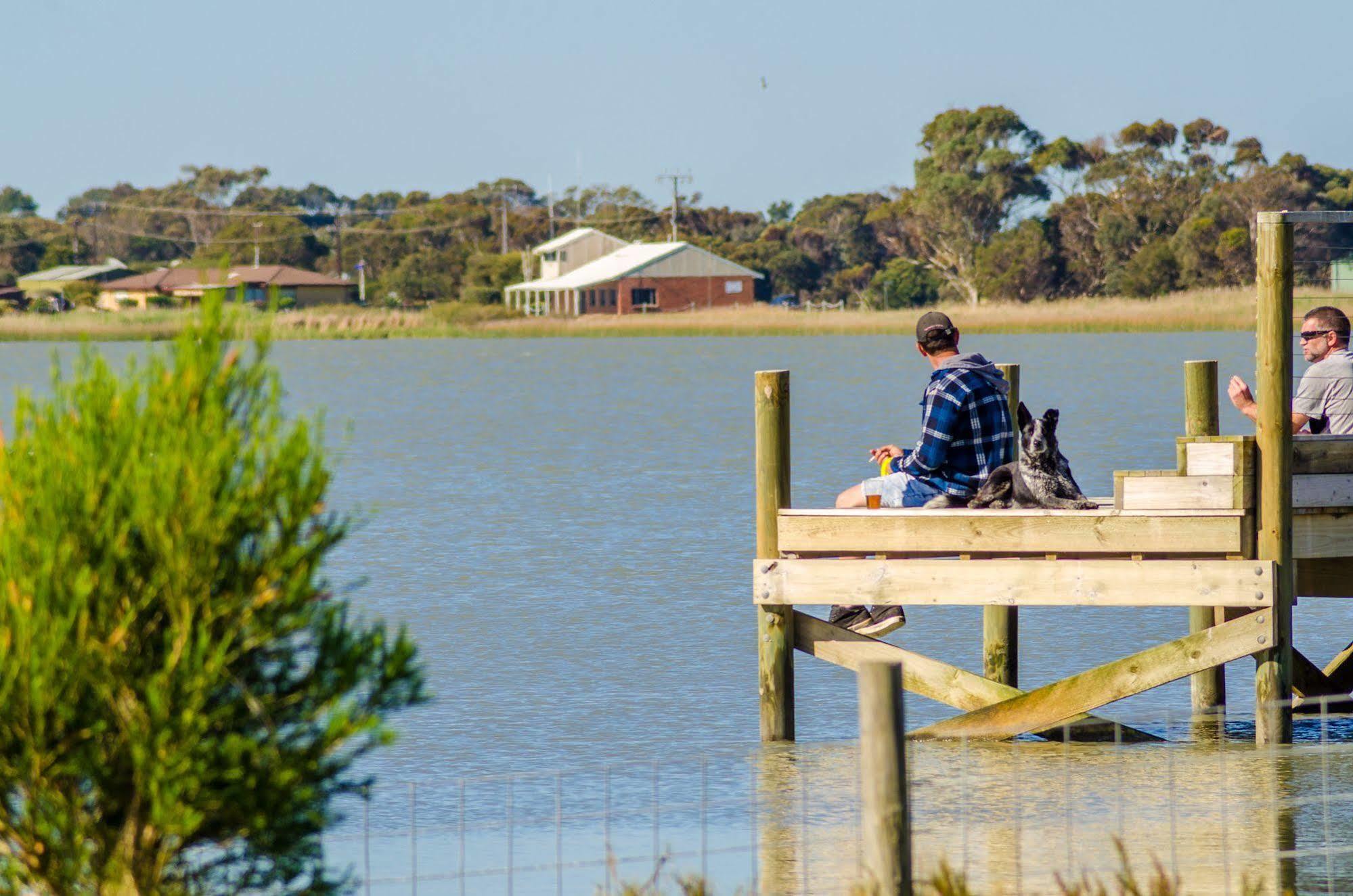 Hotel Lake Albert Caravan Park à Meningie Extérieur photo